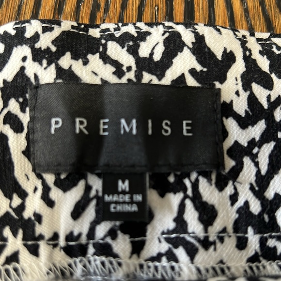 Premise -black and white stretch pull on Capri bottom. Size medium. - Picture 8 of 12